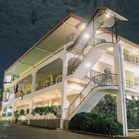 Mabalacat Kingsley'S Hotel And Gastro Pub מראה חיצוני תמונה