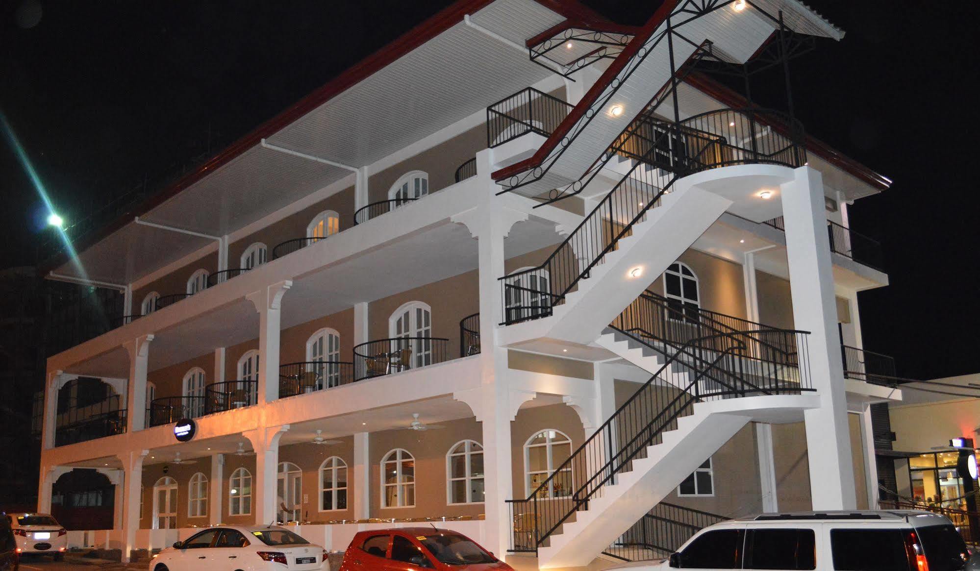 Mabalacat Kingsley'S Hotel And Gastro Pub מראה חיצוני תמונה