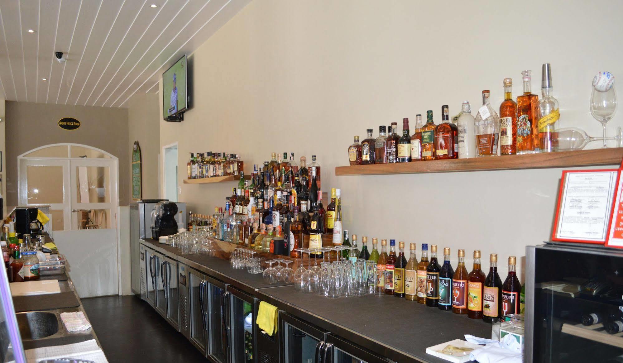 Mabalacat Kingsley'S Hotel And Gastro Pub מראה חיצוני תמונה
