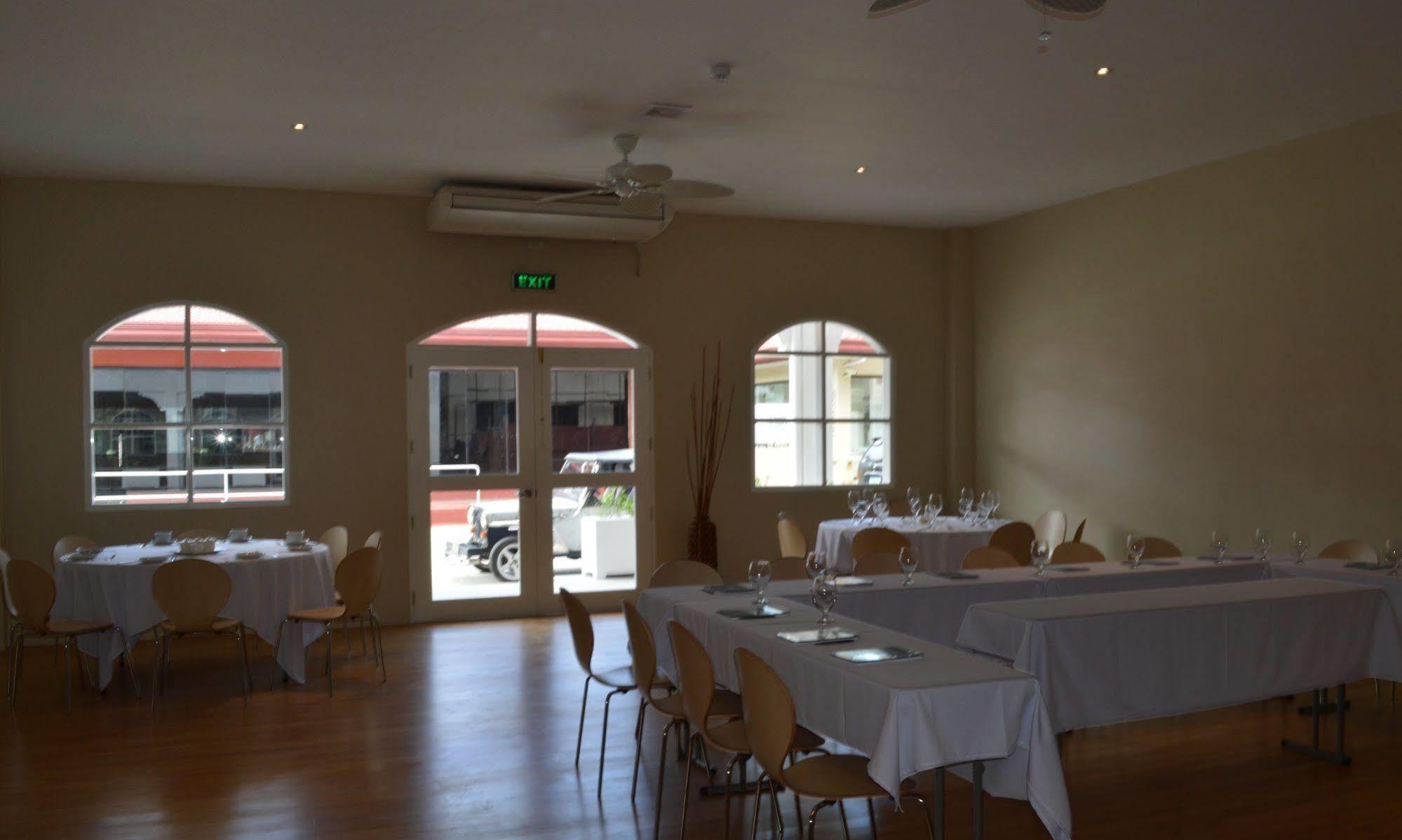 Mabalacat Kingsley'S Hotel And Gastro Pub מראה חיצוני תמונה