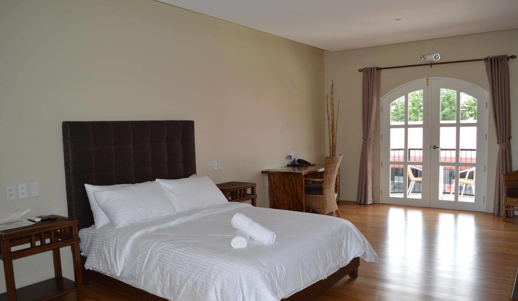 Mabalacat Kingsley'S Hotel And Gastro Pub מראה חיצוני תמונה
