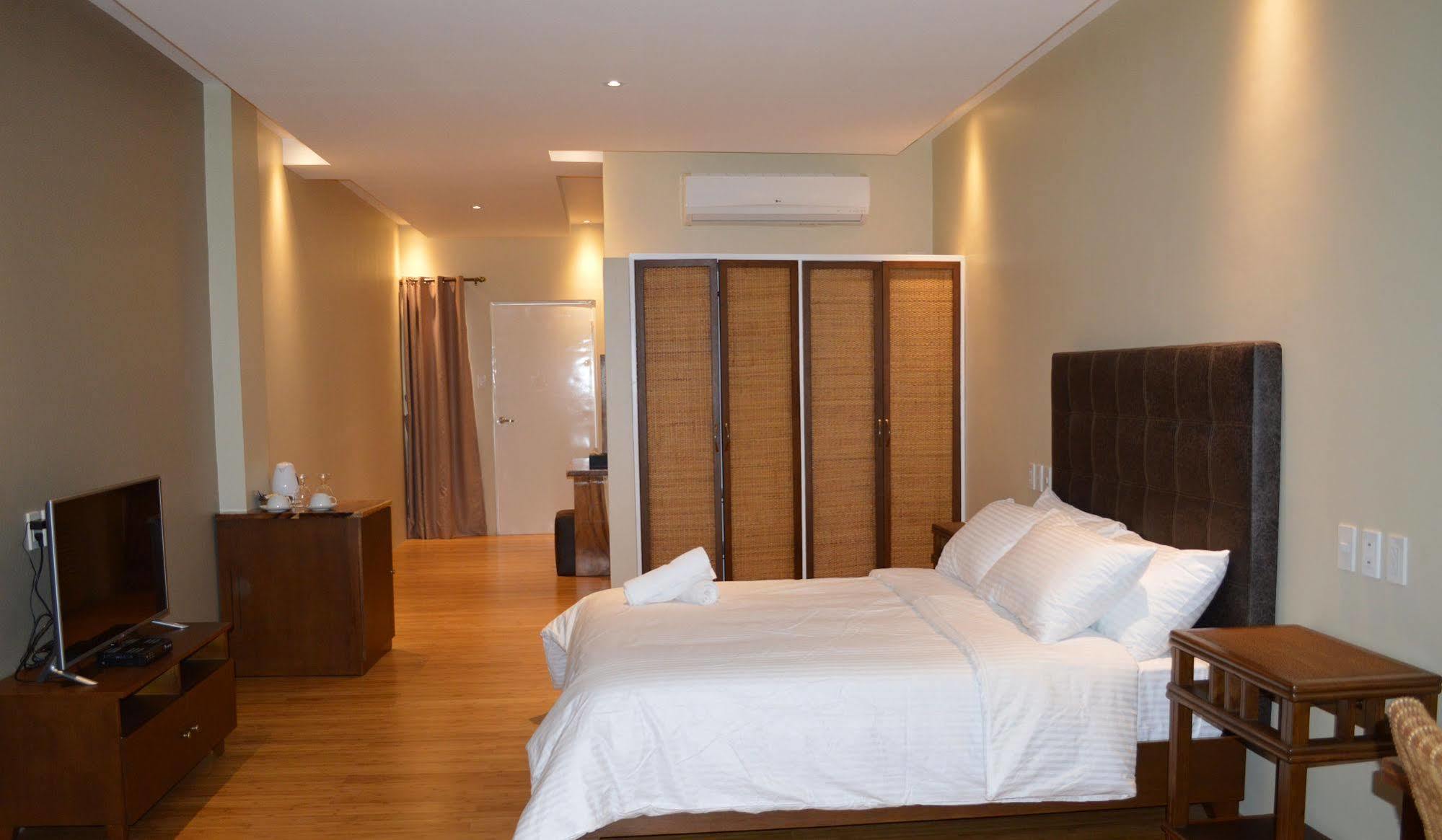 Mabalacat Kingsley'S Hotel And Gastro Pub מראה חיצוני תמונה