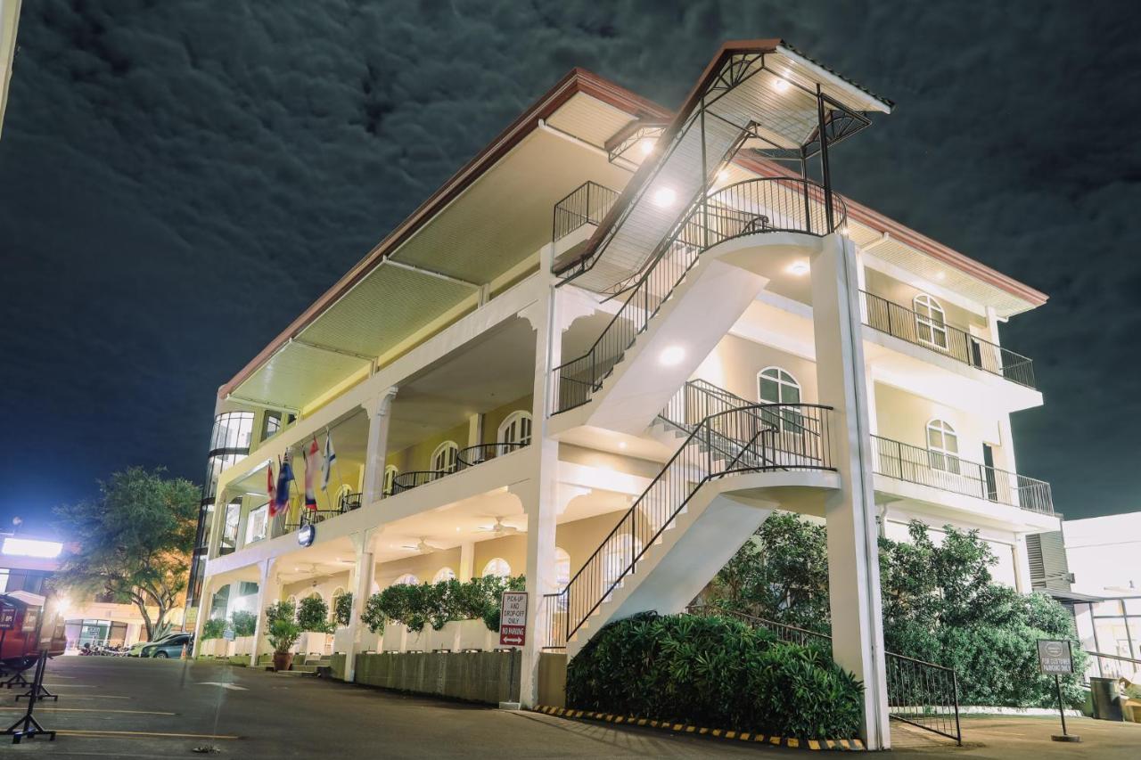 Mabalacat Kingsley'S Hotel And Gastro Pub מראה חיצוני תמונה