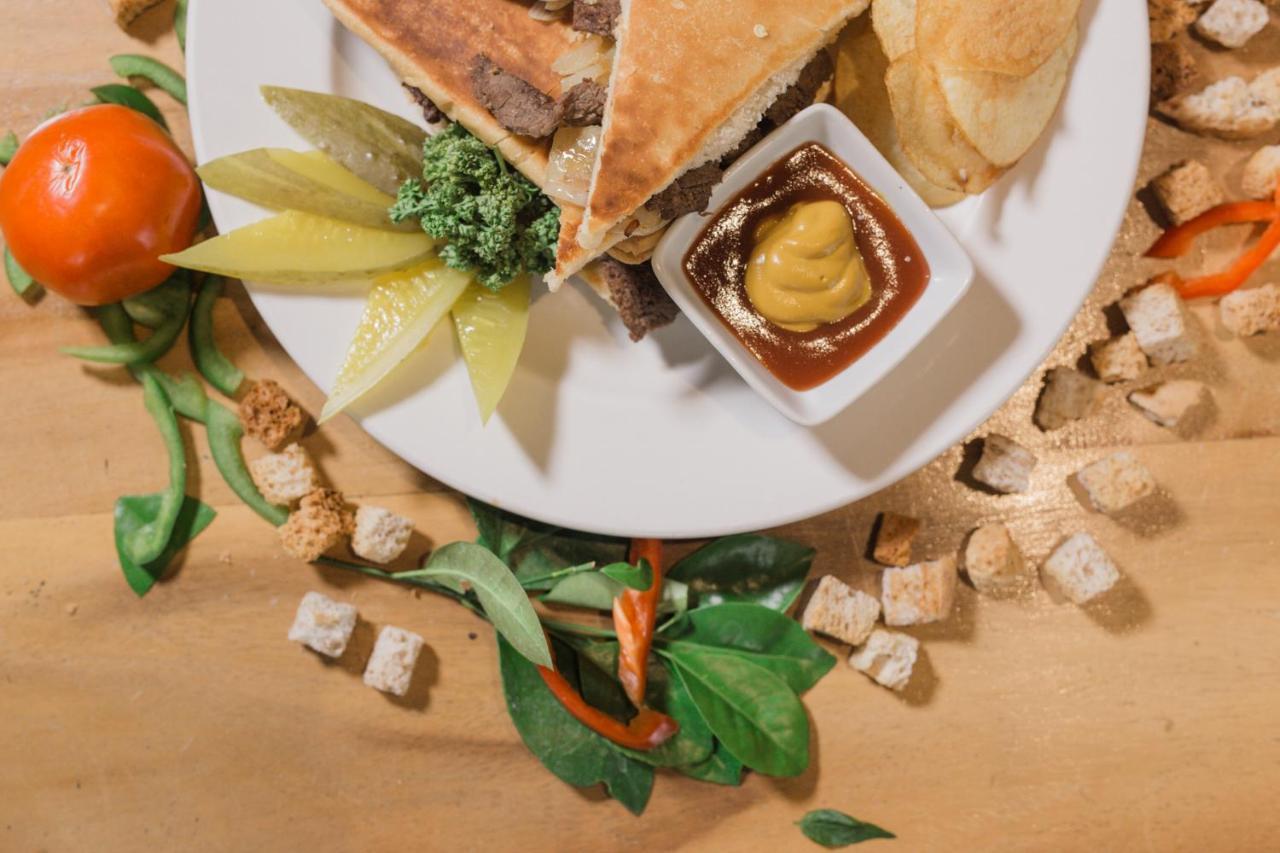 Mabalacat Kingsley'S Hotel And Gastro Pub מראה חיצוני תמונה