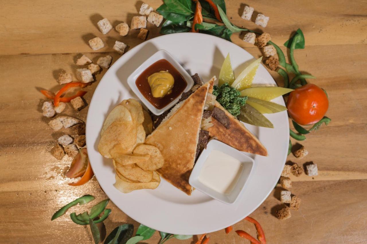Mabalacat Kingsley'S Hotel And Gastro Pub מראה חיצוני תמונה