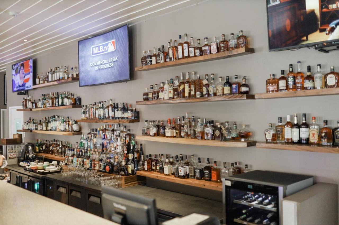Mabalacat Kingsley'S Hotel And Gastro Pub מראה חיצוני תמונה